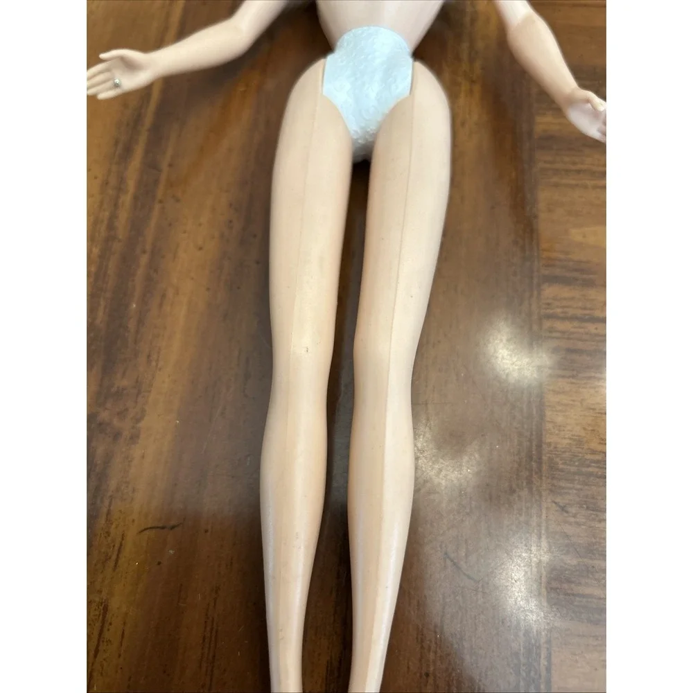 1991 Mattel Barbie Doll Blonde Hair Red Lip Stick‎
